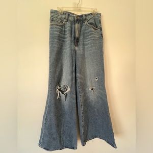 High rise Levi’s - size 30 barely worn wide leg jeans